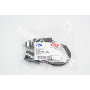 SWITCH ASSY , BRAKE / Czujnik hamulca T273NHUSM 13153285001