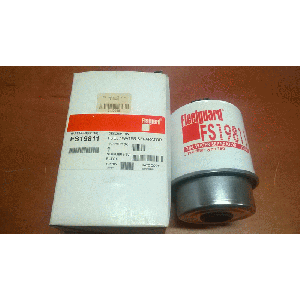 Filtr paliwa FS19530, FS19811 PRODUCENT: FLEETGUARD ODPOWIEDNIK DLA: CAT 1383110. CAT 1634465. CAT 2066910. BOBCAT 6671649. JCB 32925610. KLEMM 400761 F.G. WILSON 901249. MC CORMICK 701040A1 CASE 701040A1 PERKINS 26560144. PERKINS 26560145. PERKINS 26560